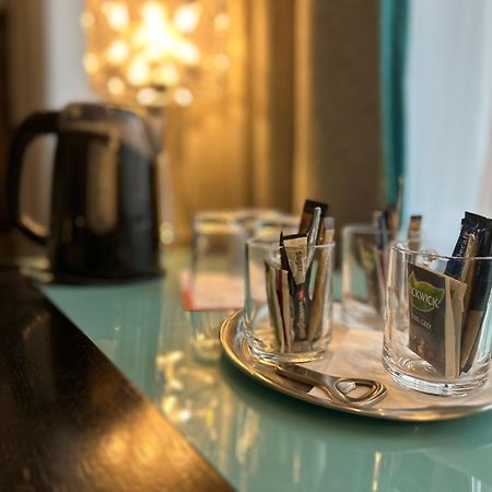 Red & Blue Design Hotel Praha Bagian luar foto