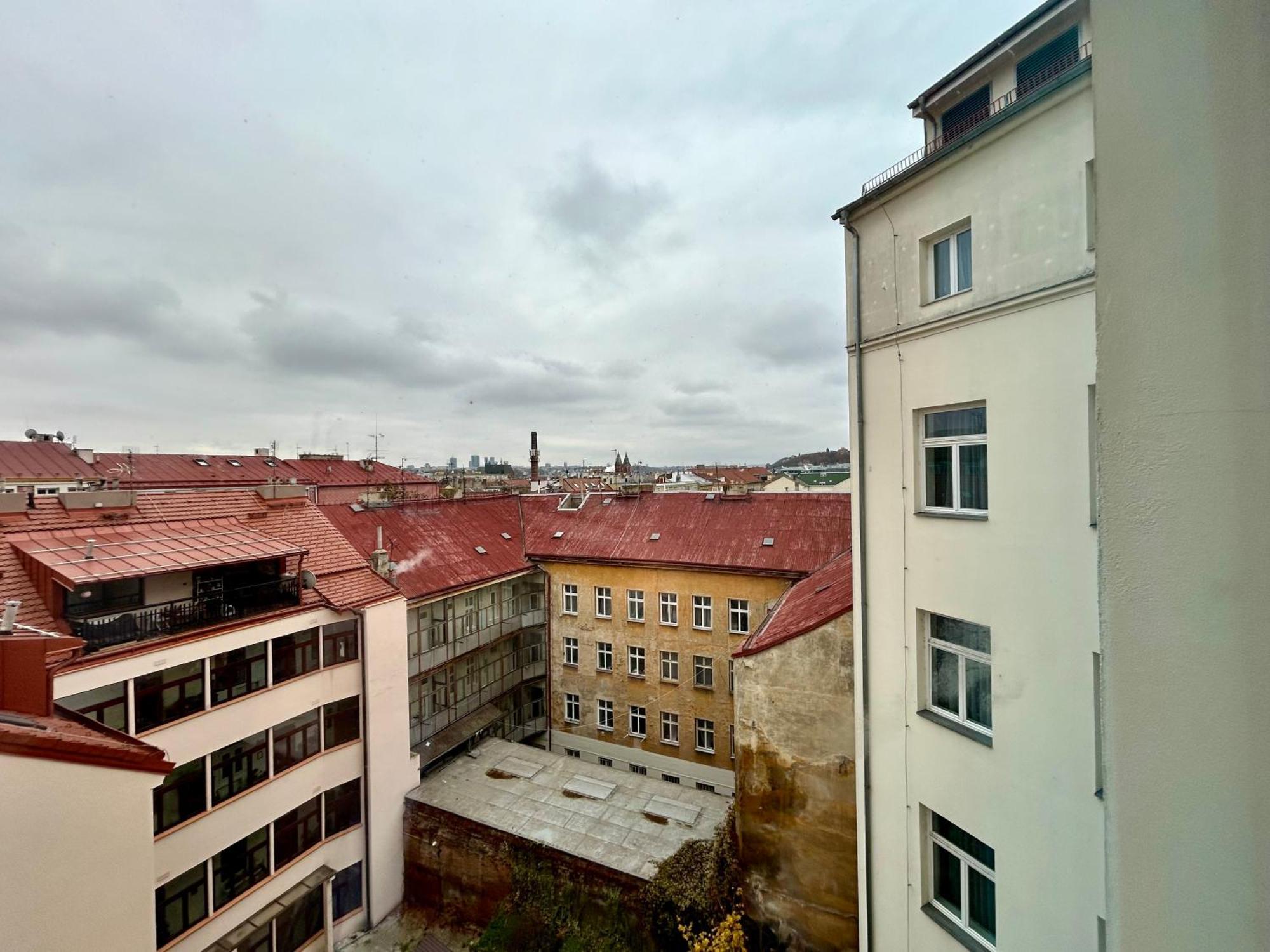Red & Blue Design Hotel Praha Bagian luar foto